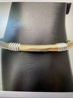 VTG Avon Gold Tone Cuff Bracelet Two Tone Ribbed Accent Open Bangle
